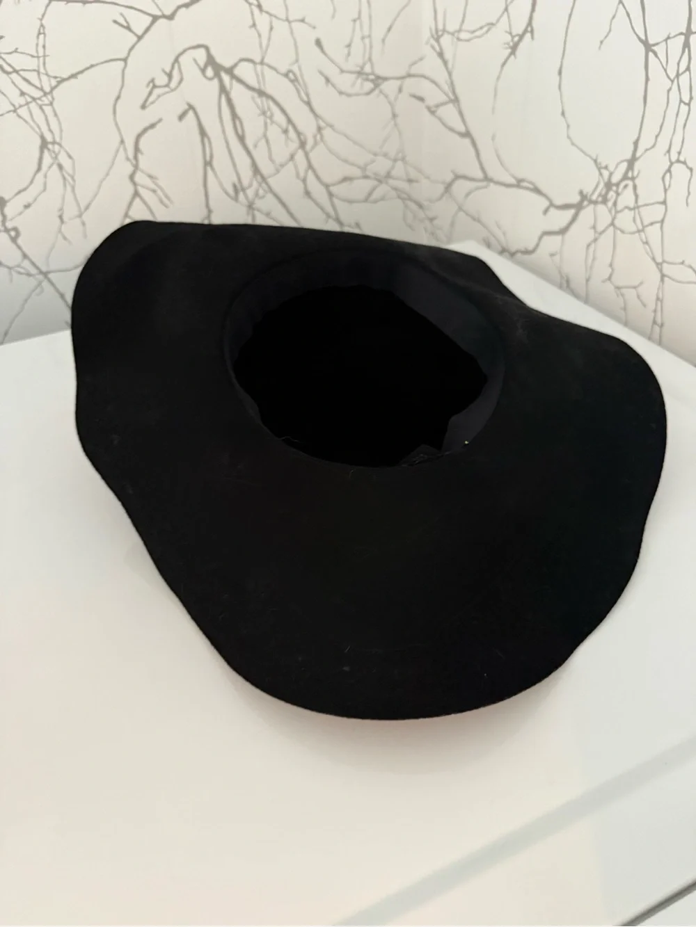 Vintage Saks Fifth Avenue Women’s Black Wide Brim 100% Wool Derby Hat